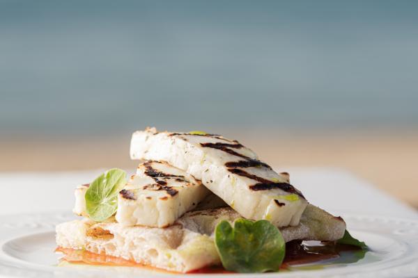 The comfortable seating of the restaurant, the exquisite decoration, the large dining rooms, the luxurious couches and the magnificent view of the sea, coupled with distinguished selections of delicious dishes and fine drinks, create an atmosphere that will amaze you.