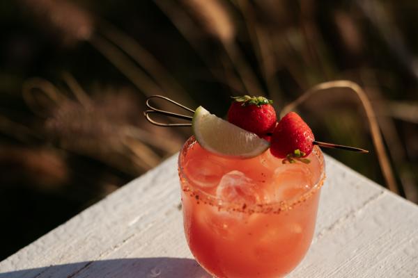 Cut the heat and saltiness of the sea with the cool cocktails and refreshments at our hotel's beach bar. 