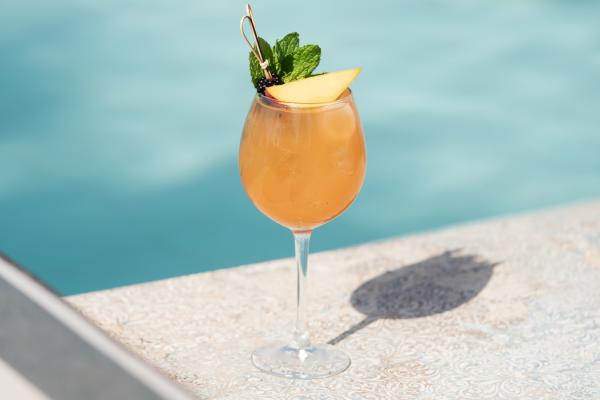 Come to relax in the clean and cool environment of the beach, taste tasty delicacies enjoy the luxurious services and amenities that our hotel offers and get ready for a day full of sun and sea.
