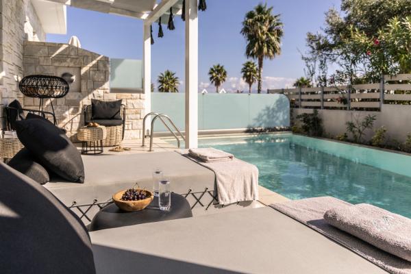 Experience the absolutely romantic summer break in one of the twin suites with a private pool. 