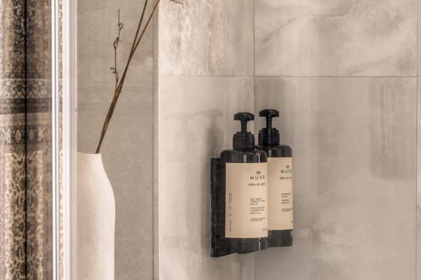 The minimal decor of the suite, perfectly harmonized to the peaceful landscape of the area, creates the right climate for your dreamy and tropical getaway.