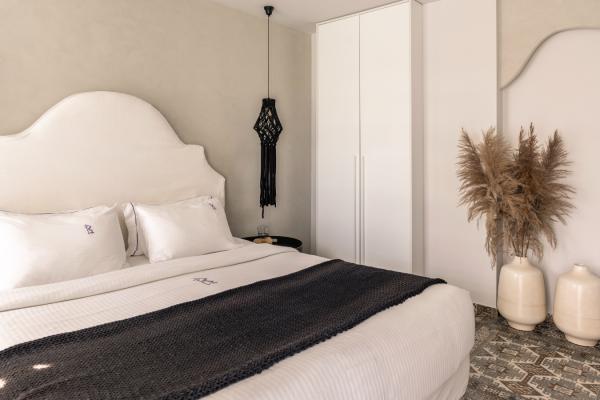 The king-size bed with Cocomat Eco-Friendly mattress will relieve you and free NUXE care products will offer you a kind treatment. 