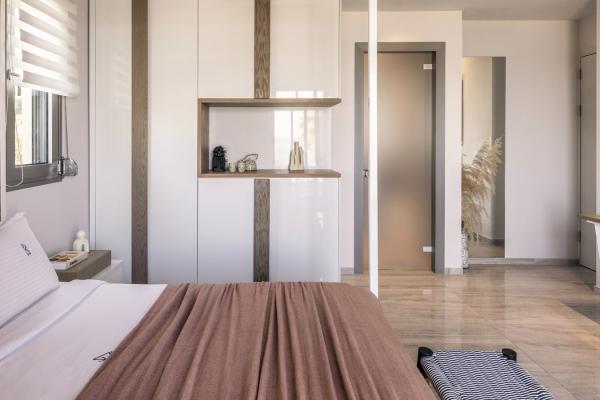 The Cocomat ecobrom bed, the private bathroom with all the necessary care products of the well-known Nuxe company and all the luxurious amenities of our suites will take you to an ideal world of relaxation and enjoyment.