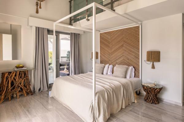 The 2-level suites are built on the highest level and offer spectacular views of the crystal blue waters of Halkidiki.