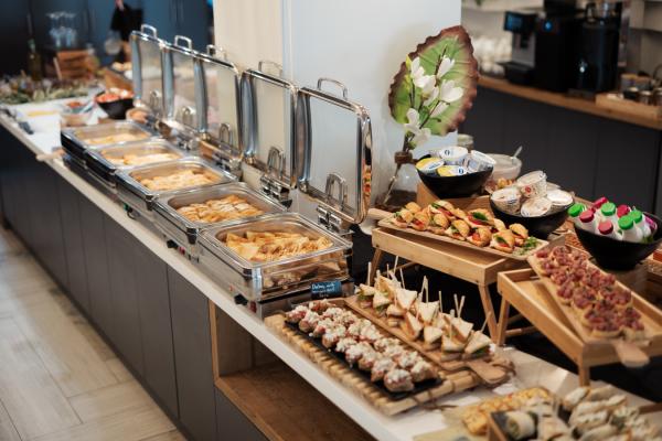 Chef, along with all the staff of our restaurant, is here to offer you excellent service and unforgettable memories of tastes and senses.