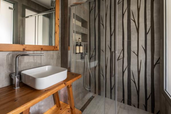 They are designed to offer a unique stay experience, with their layout guaranteeing a comfortable and functional hospitality of a four-member family or two couples.