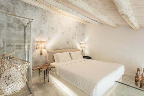 The 2-level suites are built on the highest level and have amazing views of the green landscape of Halkidiki.