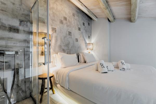 They are designed to offer a unique stay experience, with their layout guaranteeing a comfortable and functional hospitality of a four-member family or two couples.