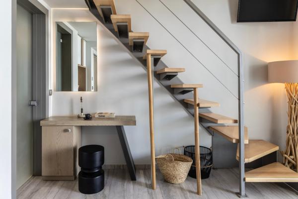 The interior minimal decoration with the thoughtful bohemian-chic details will create a sense of relaxation, serenity and tranquility and the spacious, fully furnished private terrace will create the right setting for delightful mornings and romantic sunsets.