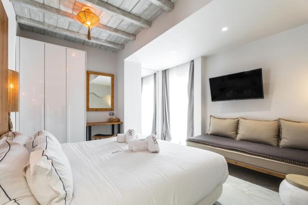 The décor of each room varies, but retains the white minimal style with little bohemian chic influences.