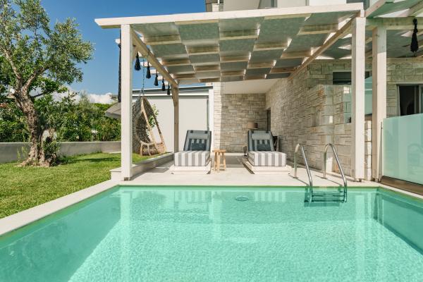 Triple suite private pool in Pefkohori Halkidiki.