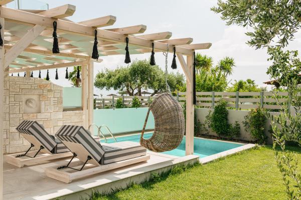 Triple suite private pool .