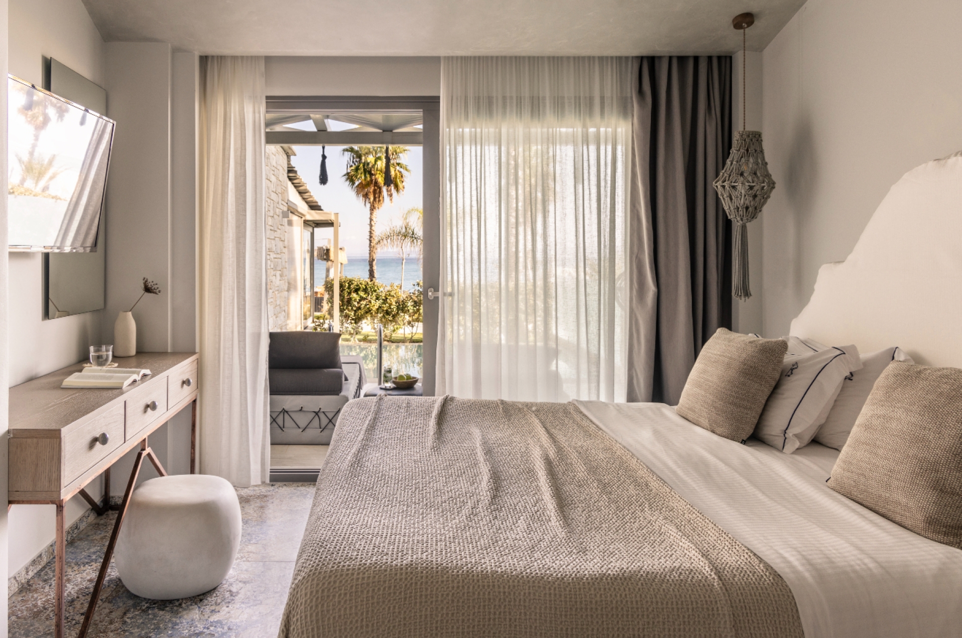 Double suite with private pool and sea view